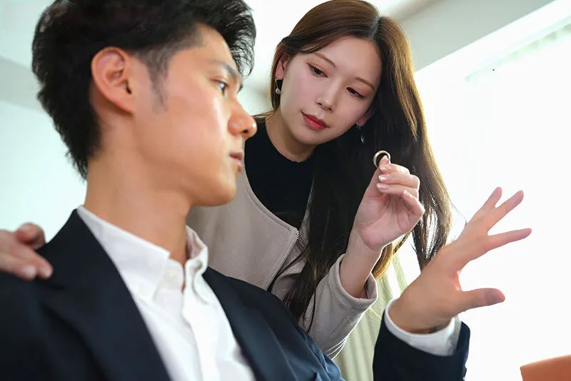 Cô vợ đi đi chơi, gã chồng ở nhà bị nhỏ em người vợ gạ nện không trượt phát nào